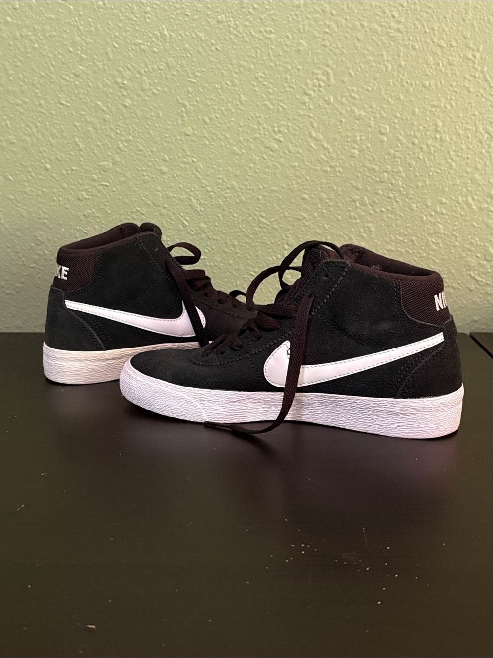 Nike Womens SB Bruin Mid Black Suede Sneakers - Picture 4 of 5